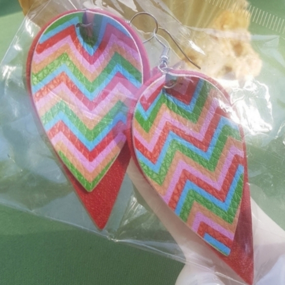 👂🏻♥ Tribal Leather Earrings - Picture 2 of 3